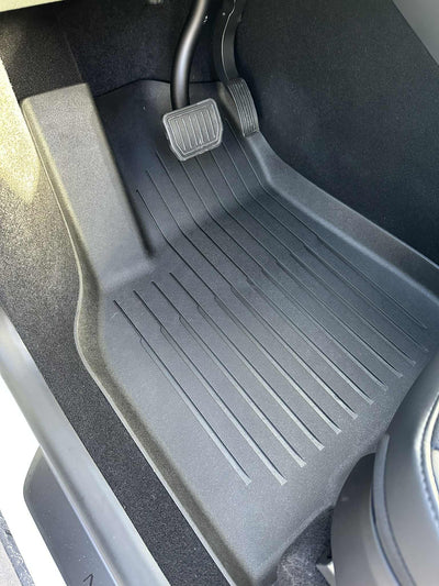 All weather-måtter monteret i Tesla Model Y Juniper