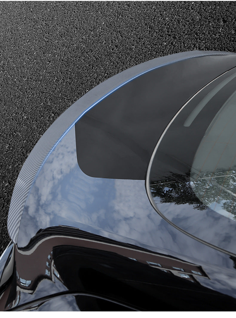 Tesla Model 3 set bagfra med performance-spoiler