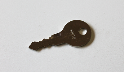 BUZZ KEY NR KH02 NØGLE VED TRÆKLÅS