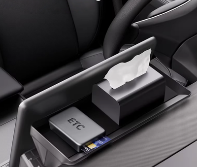 Opbevaringsbakke bag skærmen: Tesla Model 3 Highland & Model Y Juniper